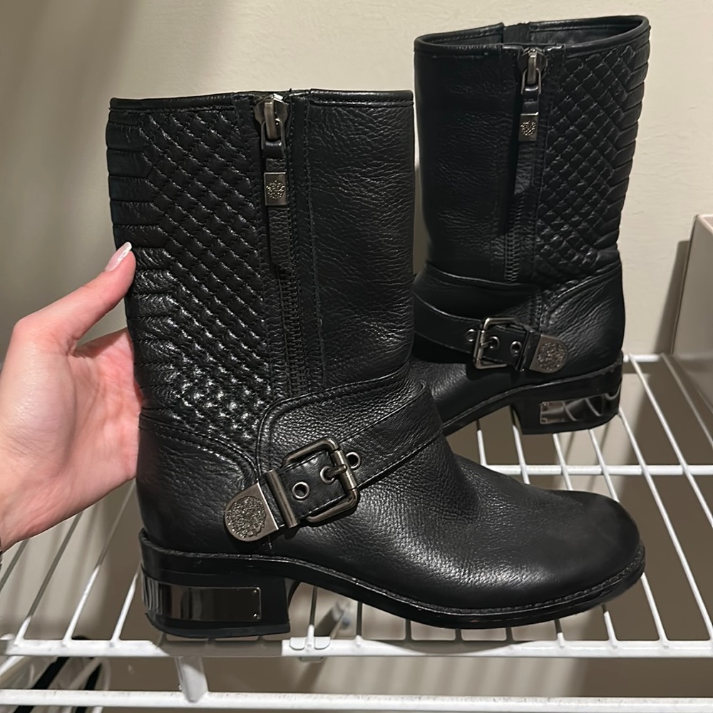 Vince Camuto Womens Whynn Quilted Moto Boots - Black Leather Buckle